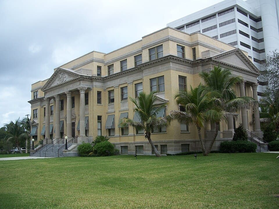 Photograph of Palm Beach County Courthouse, 205 N Dixie Hwy, West Palm Beach, FL 33401 - location connected to the Jeffrey Epstein case